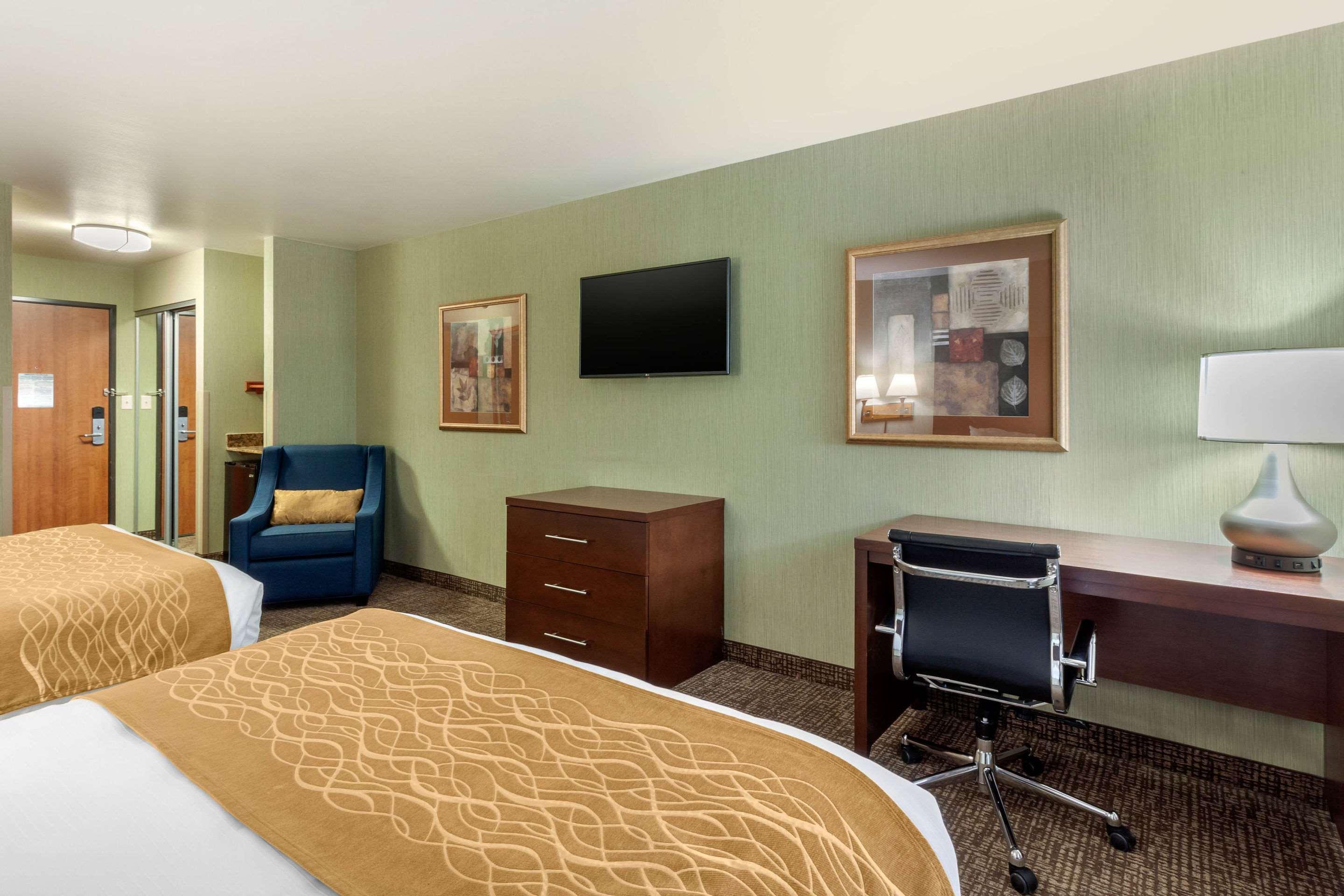 Comfort Inn & Suites Mitchell I-90 Экстерьер фото