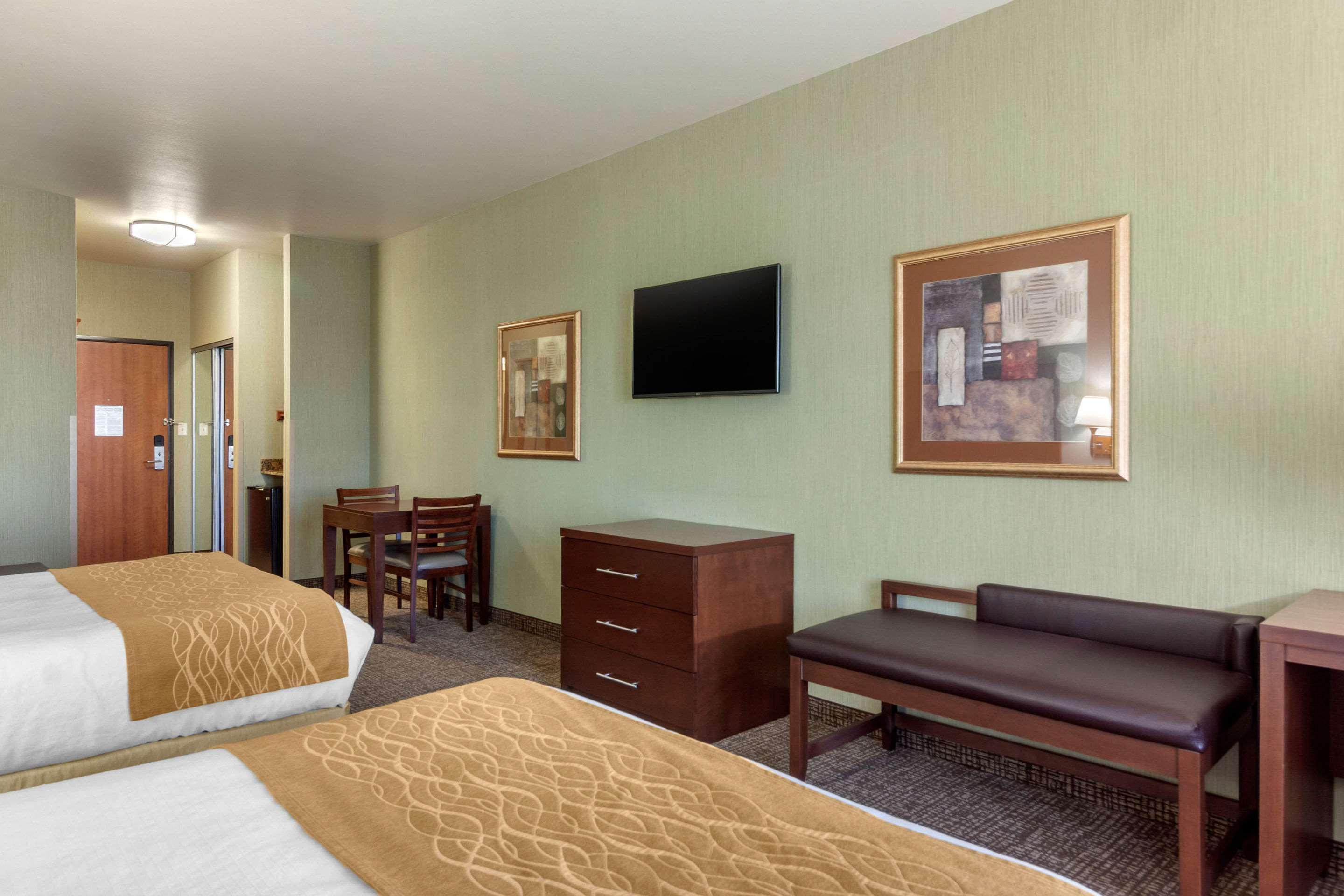 Comfort Inn & Suites Mitchell I-90 Экстерьер фото