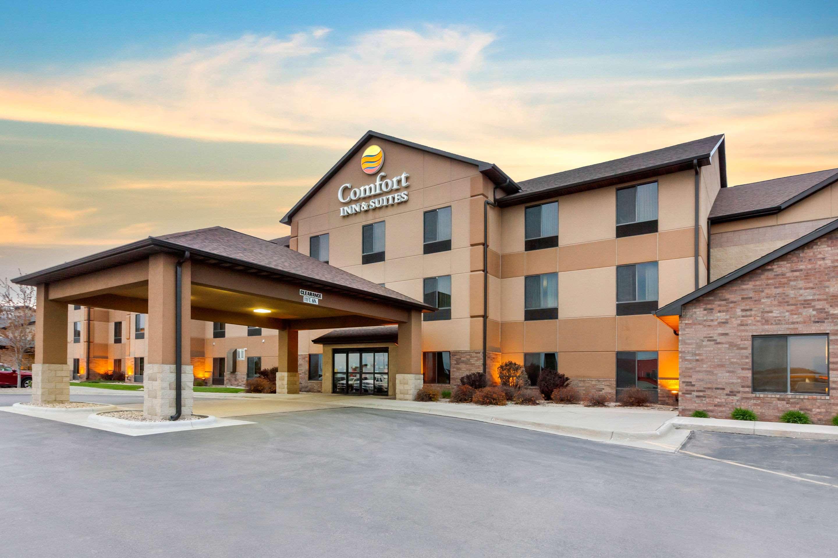 Comfort Inn & Suites Mitchell I-90 Экстерьер фото