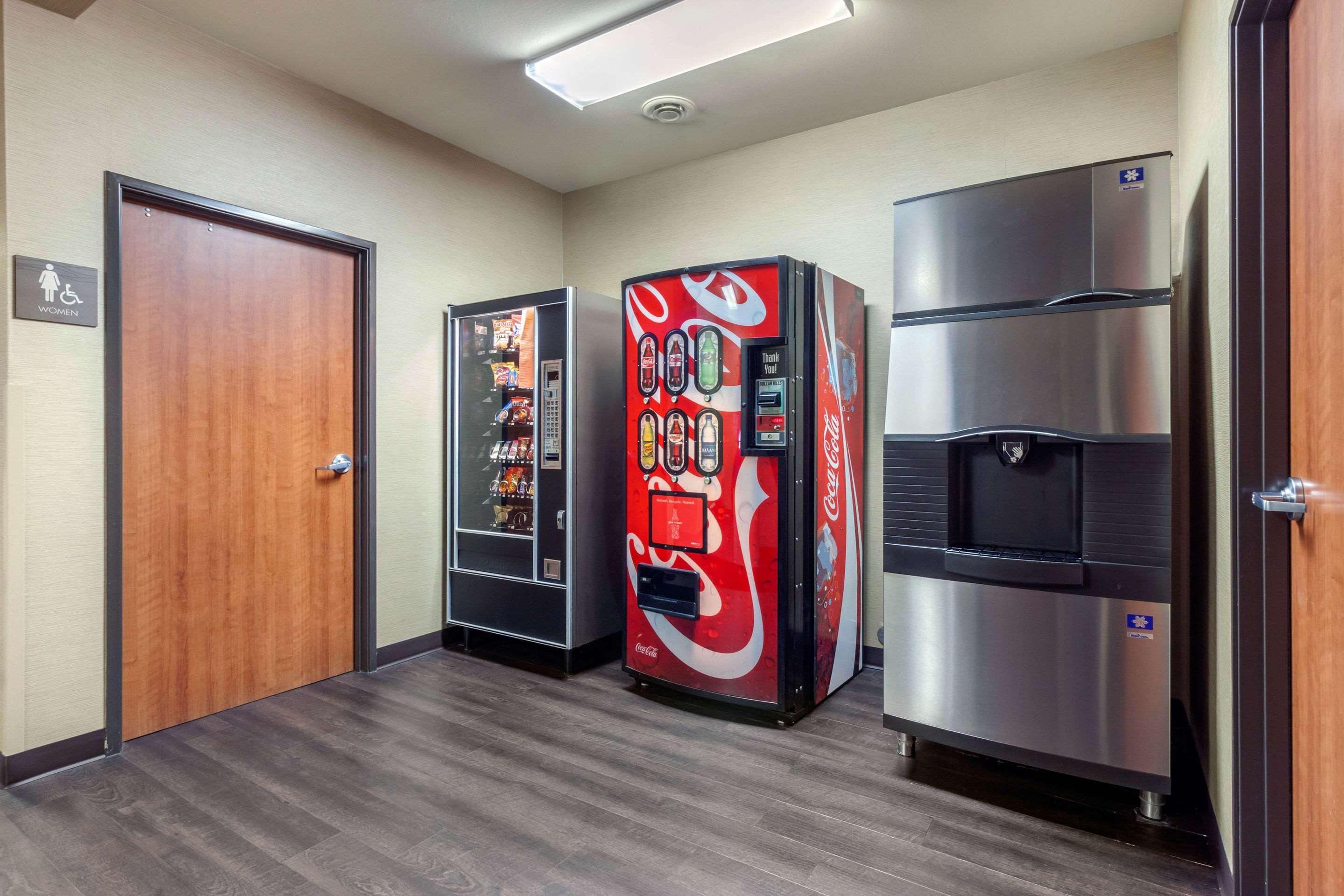 Comfort Inn & Suites Mitchell I-90 Экстерьер фото
