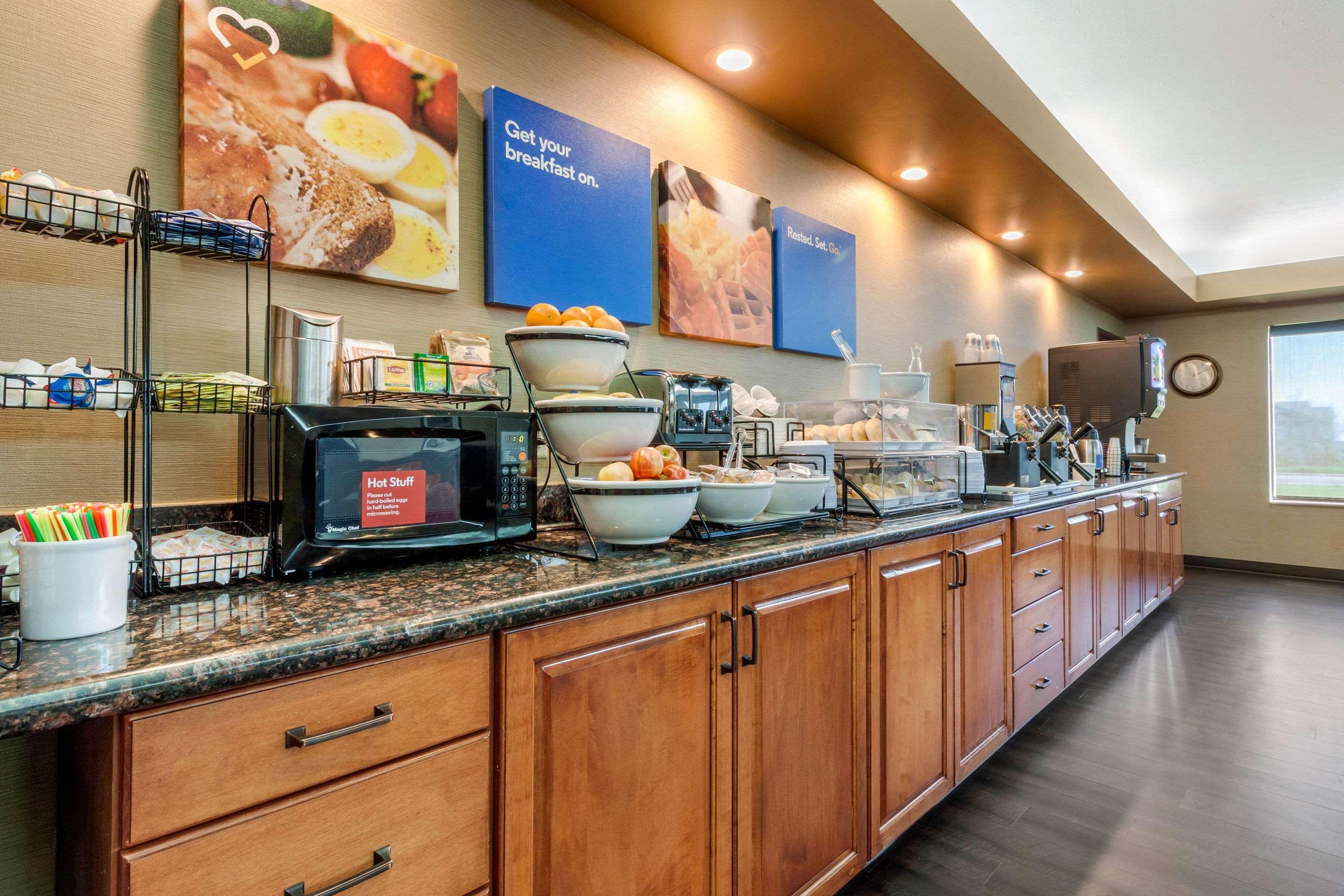 Comfort Inn & Suites Mitchell I-90 Экстерьер фото