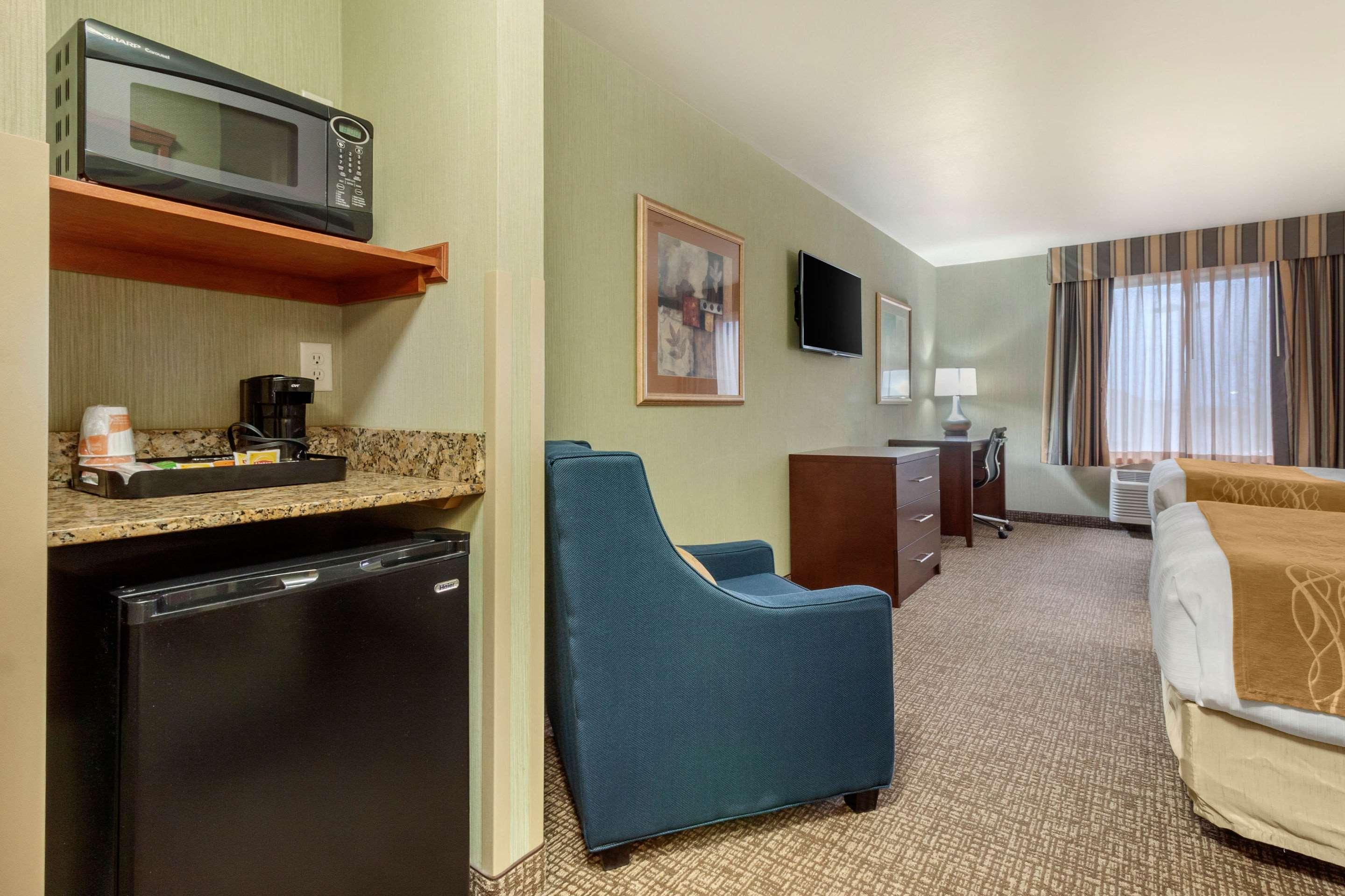 Comfort Inn & Suites Mitchell I-90 Экстерьер фото