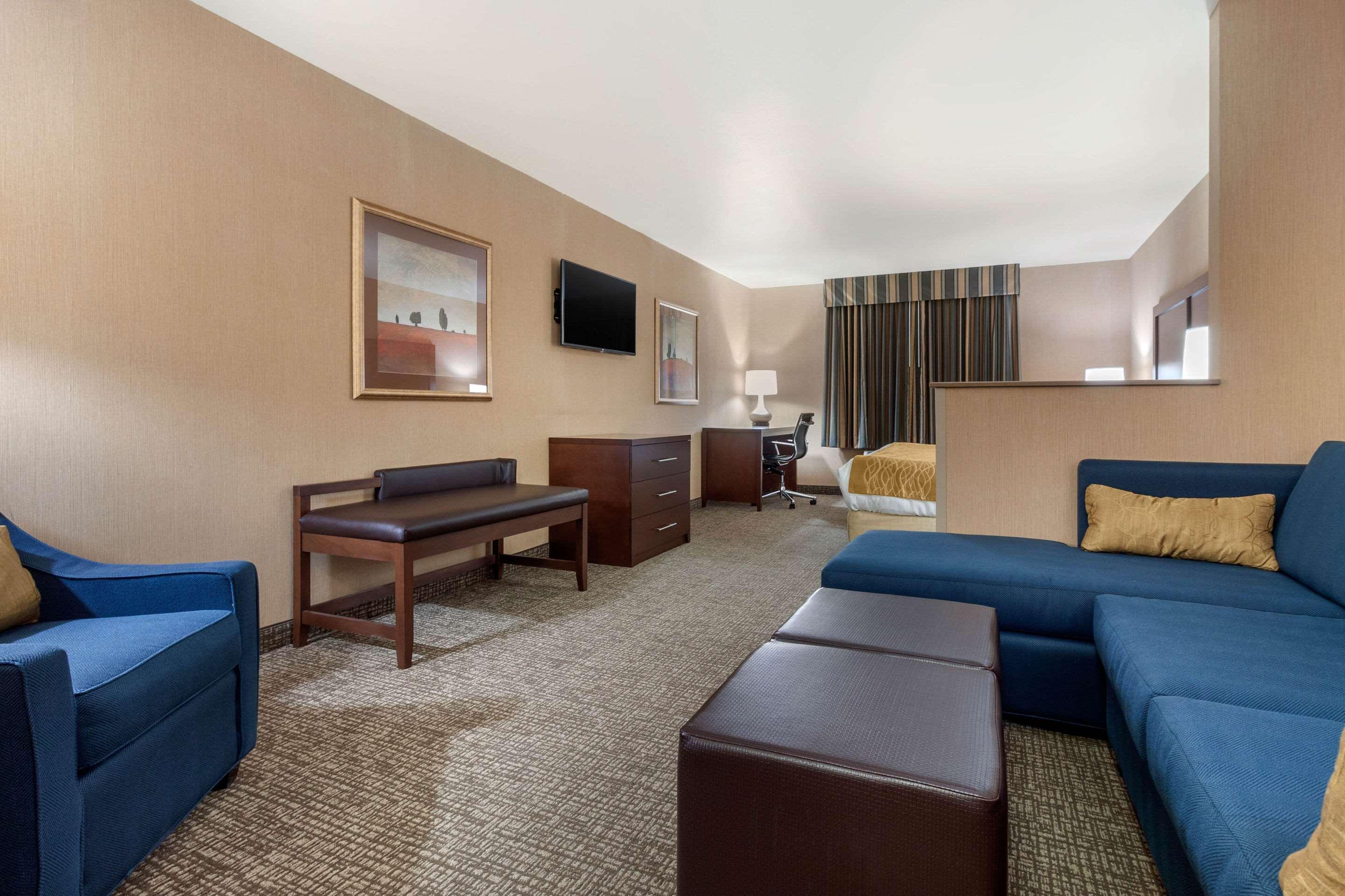 Comfort Inn & Suites Mitchell I-90 Экстерьер фото