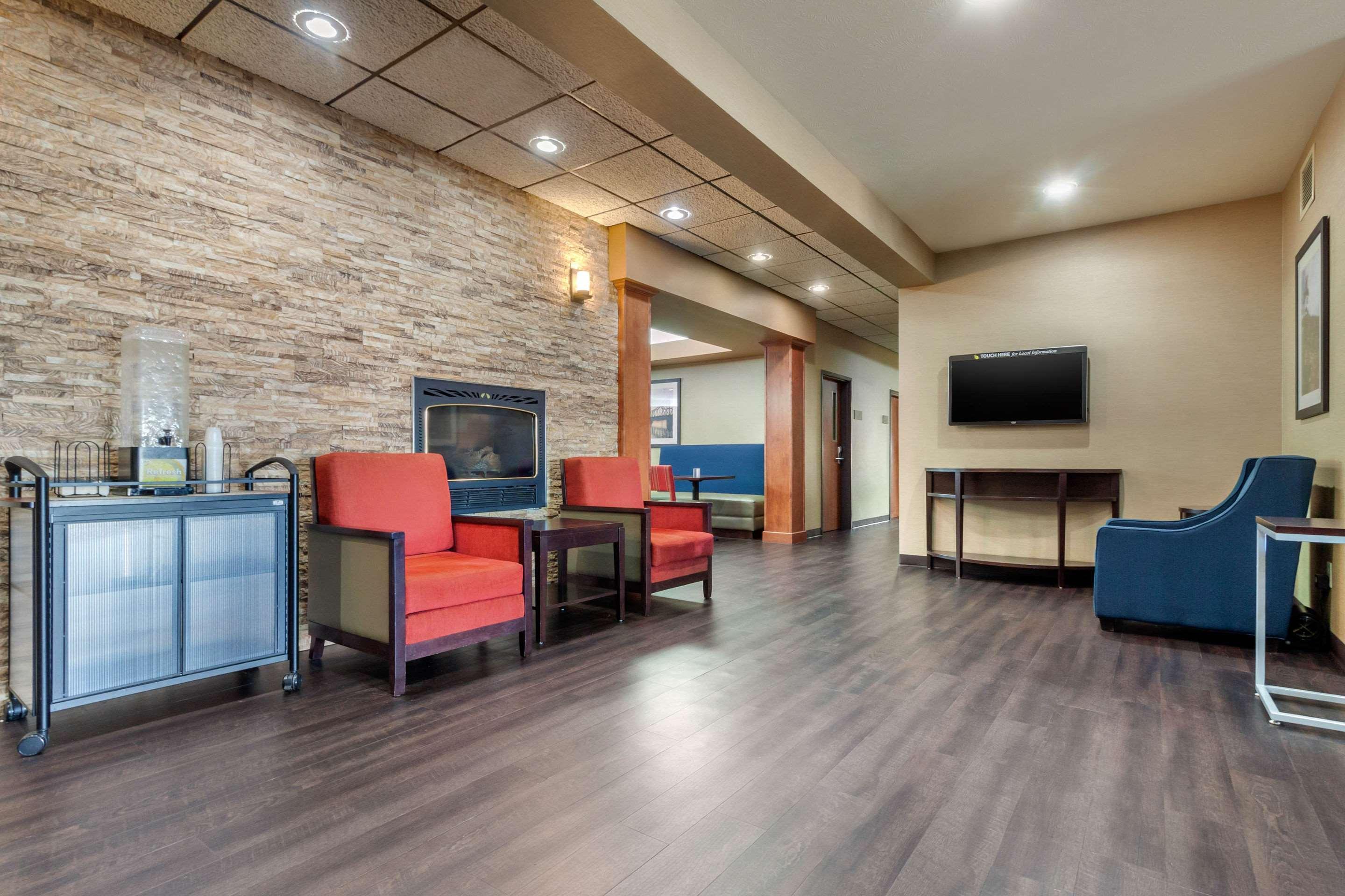 Comfort Inn & Suites Mitchell I-90 Экстерьер фото