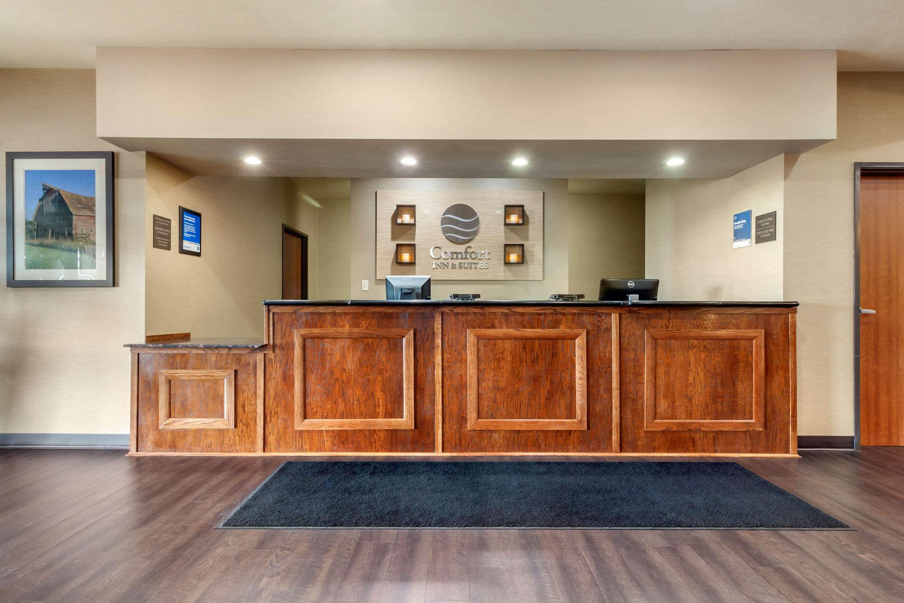 Comfort Inn & Suites Mitchell I-90 Экстерьер фото