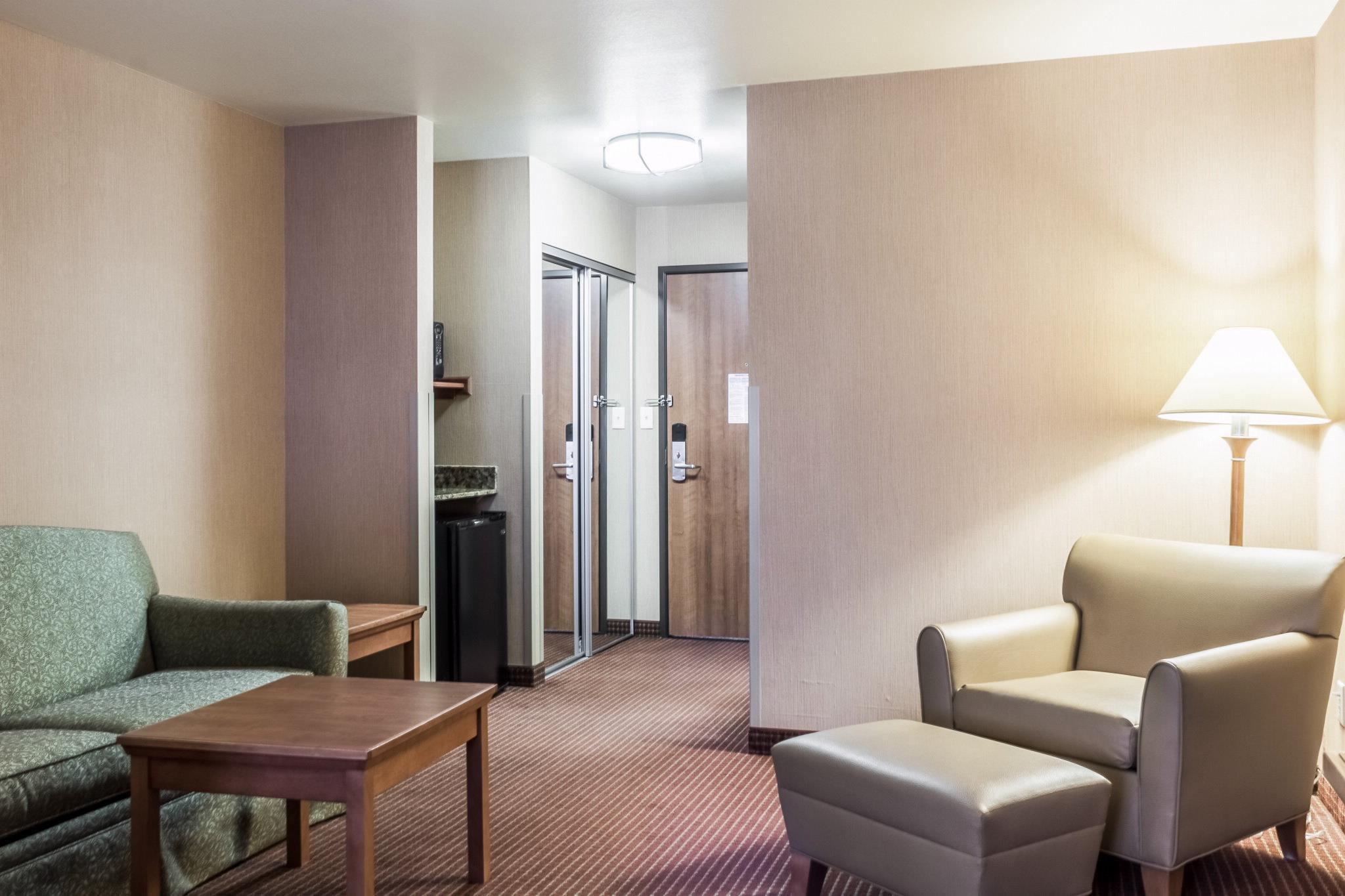 Comfort Inn & Suites Mitchell I-90 Экстерьер фото