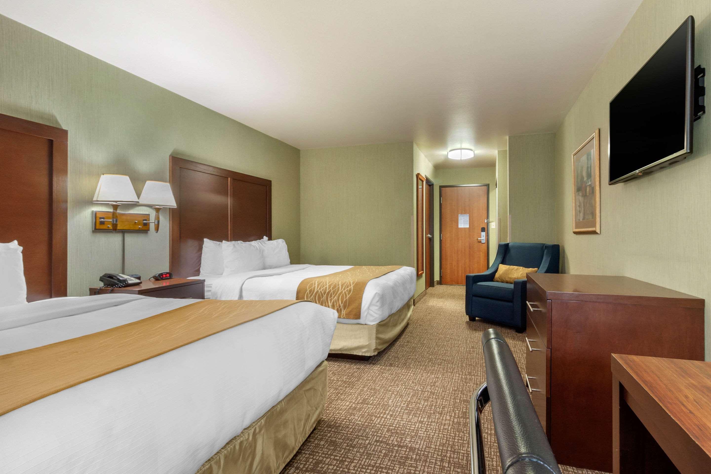 Comfort Inn & Suites Mitchell I-90 Экстерьер фото