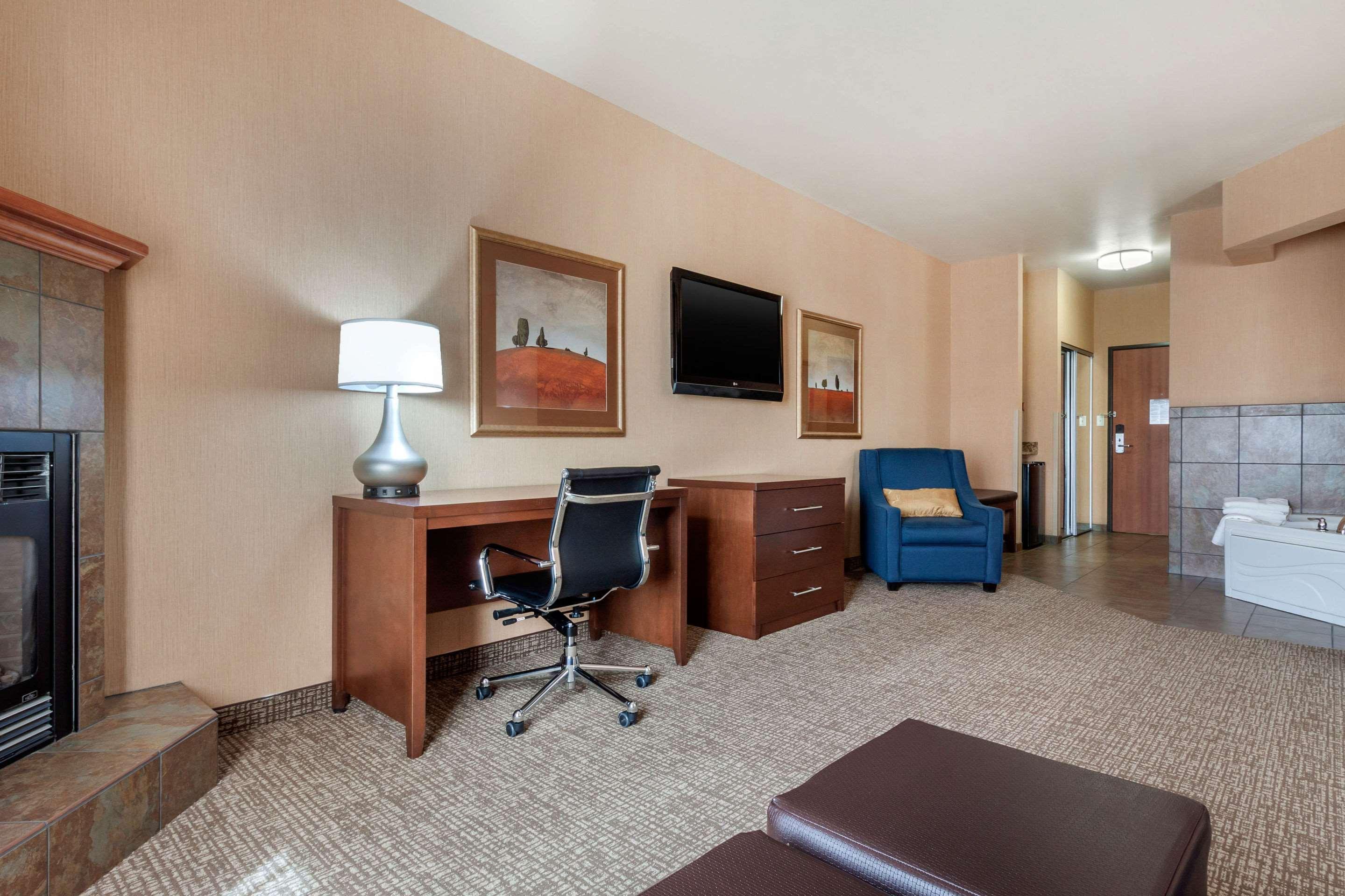 Comfort Inn & Suites Mitchell I-90 Экстерьер фото