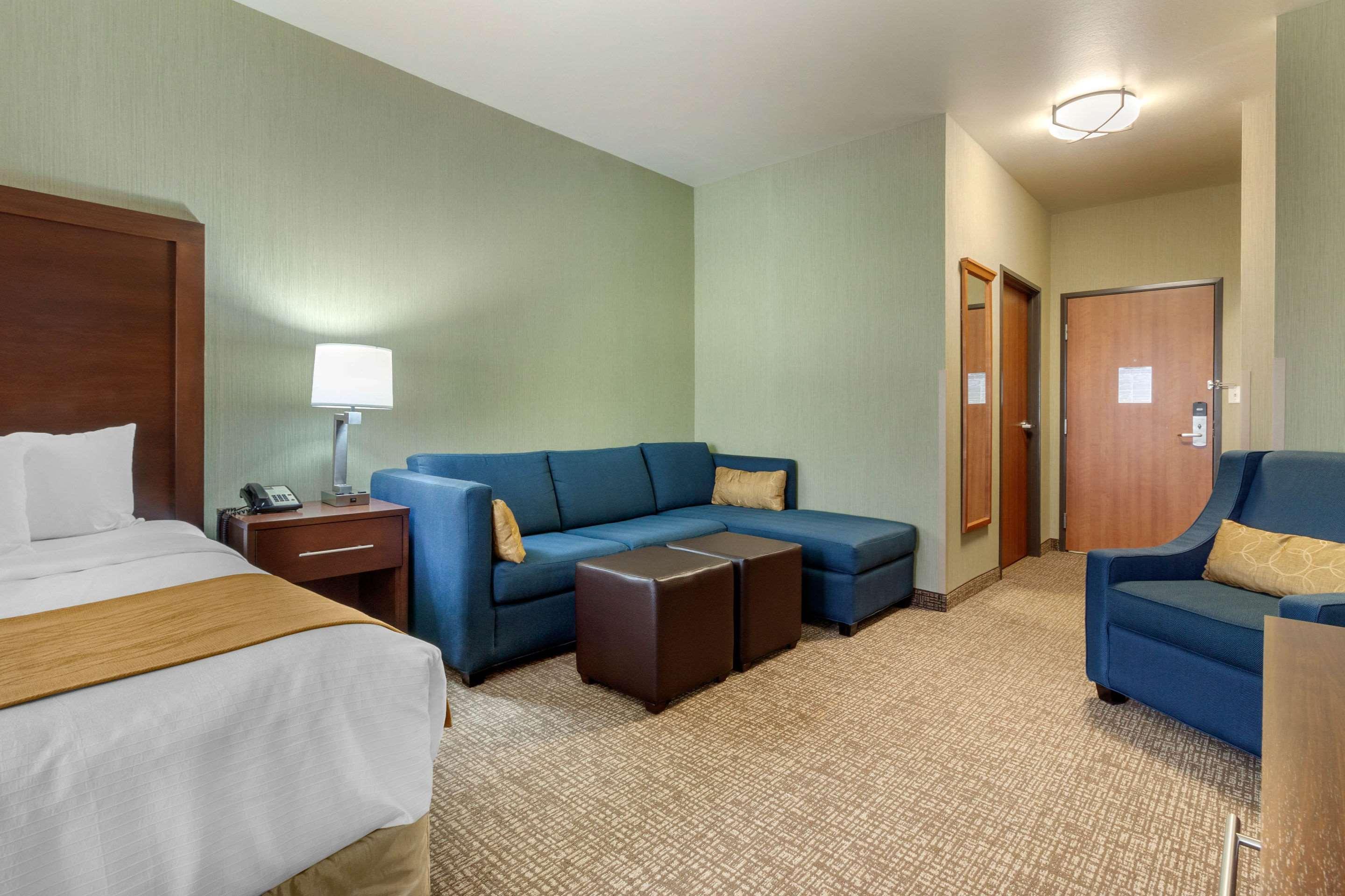 Comfort Inn & Suites Mitchell I-90 Экстерьер фото