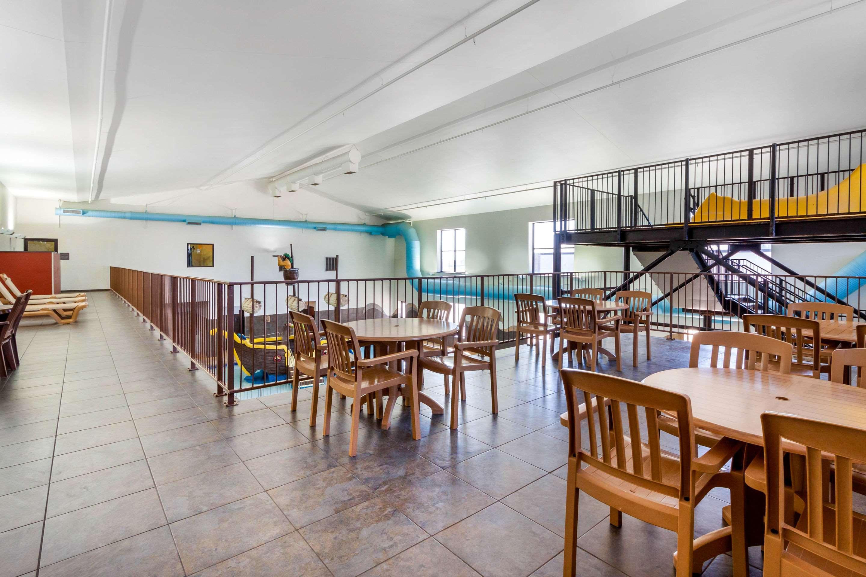 Comfort Inn & Suites Mitchell I-90 Экстерьер фото