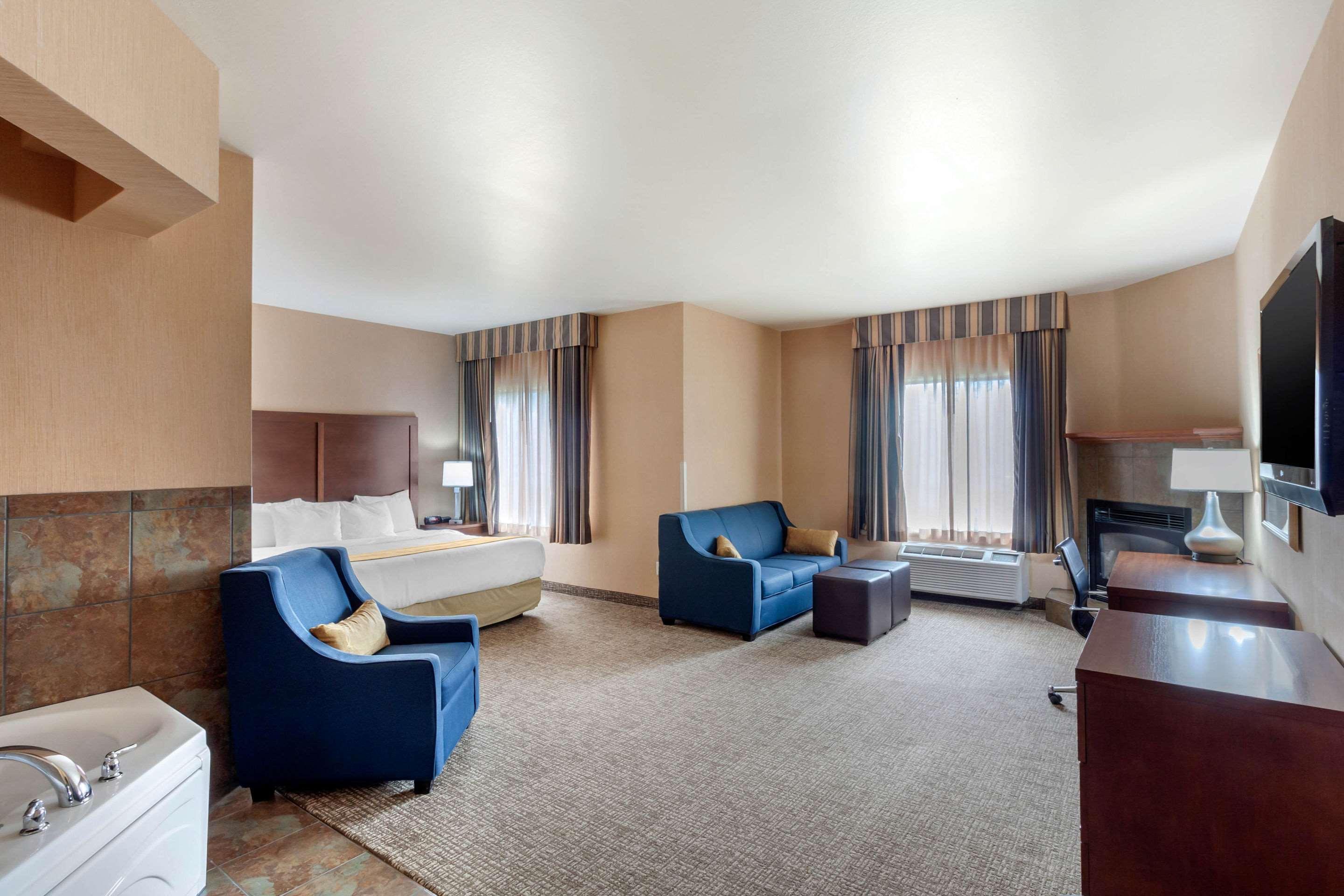 Comfort Inn & Suites Mitchell I-90 Экстерьер фото