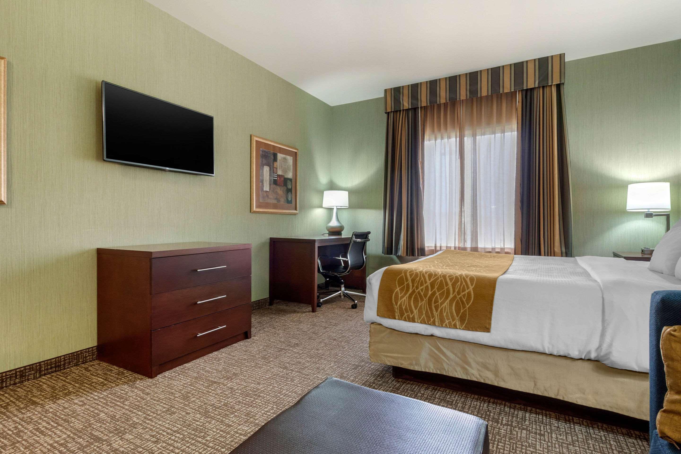 Comfort Inn & Suites Mitchell I-90 Экстерьер фото
