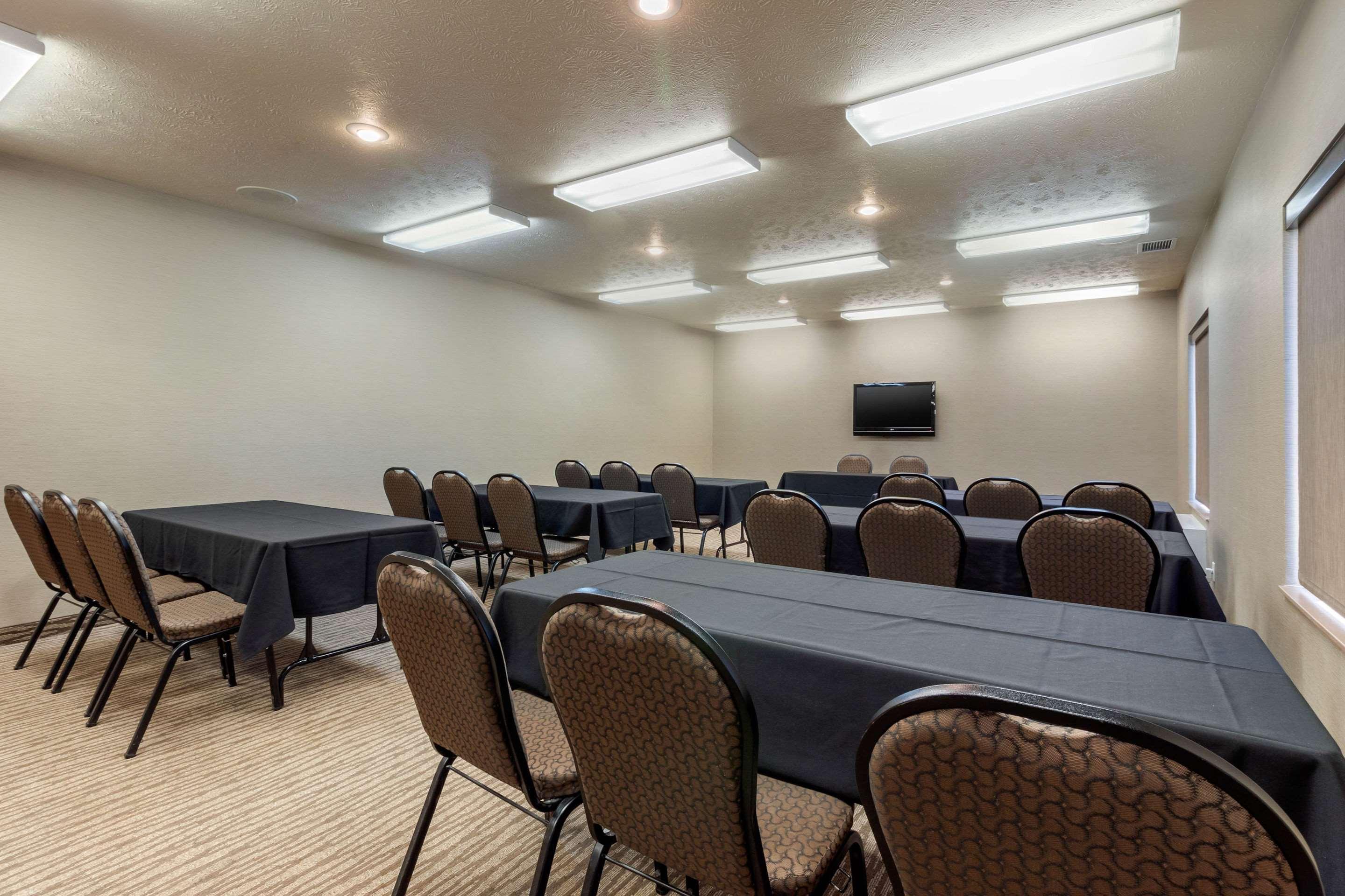 Comfort Inn & Suites Mitchell I-90 Экстерьер фото