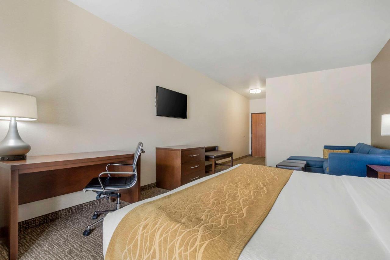 Comfort Inn & Suites Mitchell I-90 Экстерьер фото