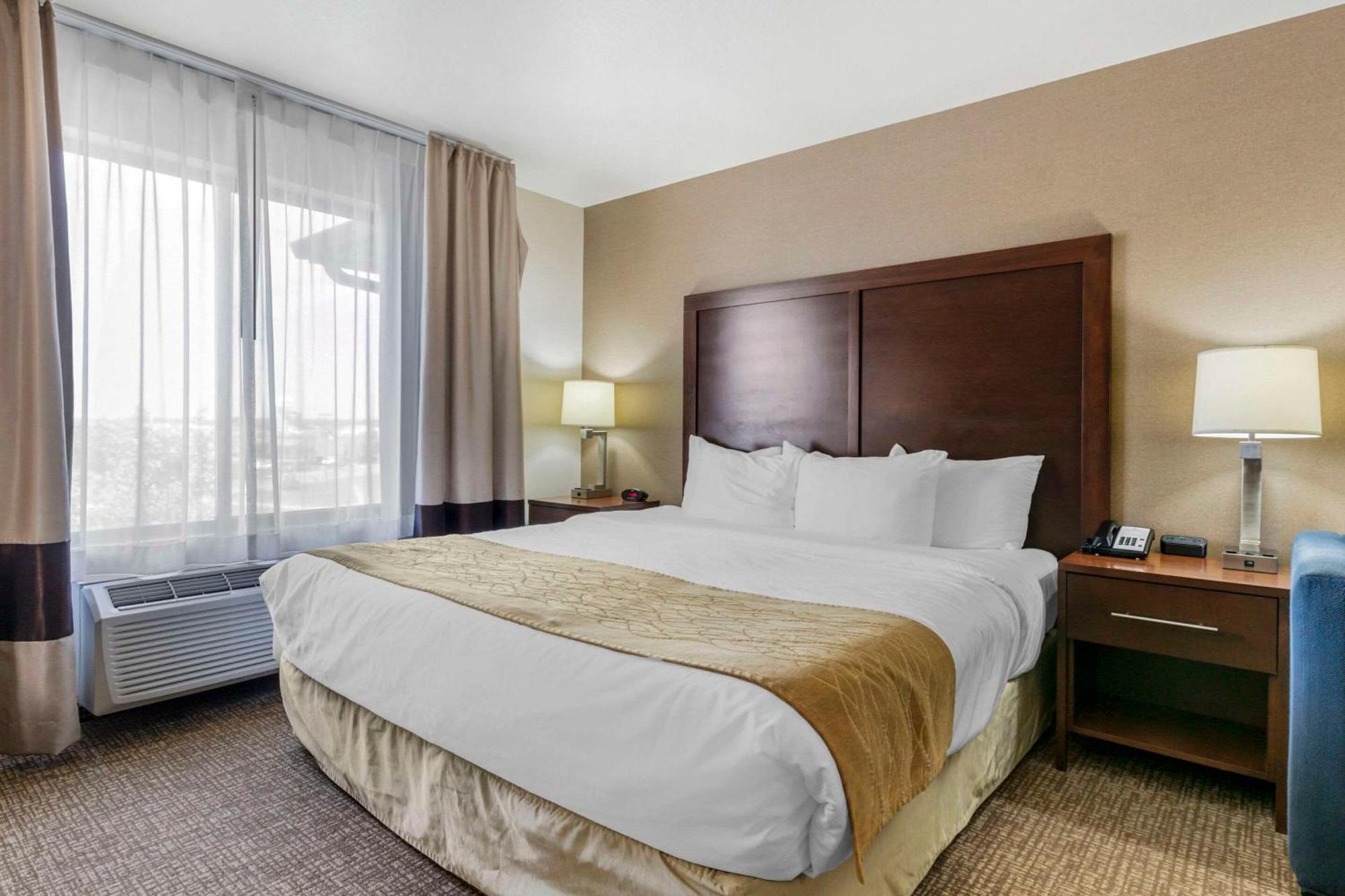 Comfort Inn & Suites Mitchell I-90 Экстерьер фото